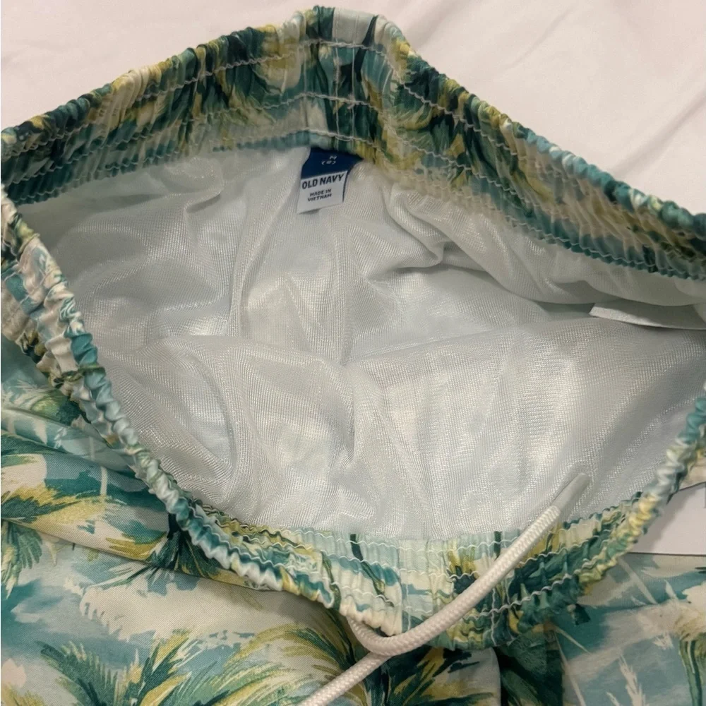 Old Navy NWT boy's Tropical swim trunk size 8 KIDS PURCHASE GETS A FREE PIECE